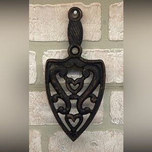 Vintage Wilton cast iron trivet with hearts
